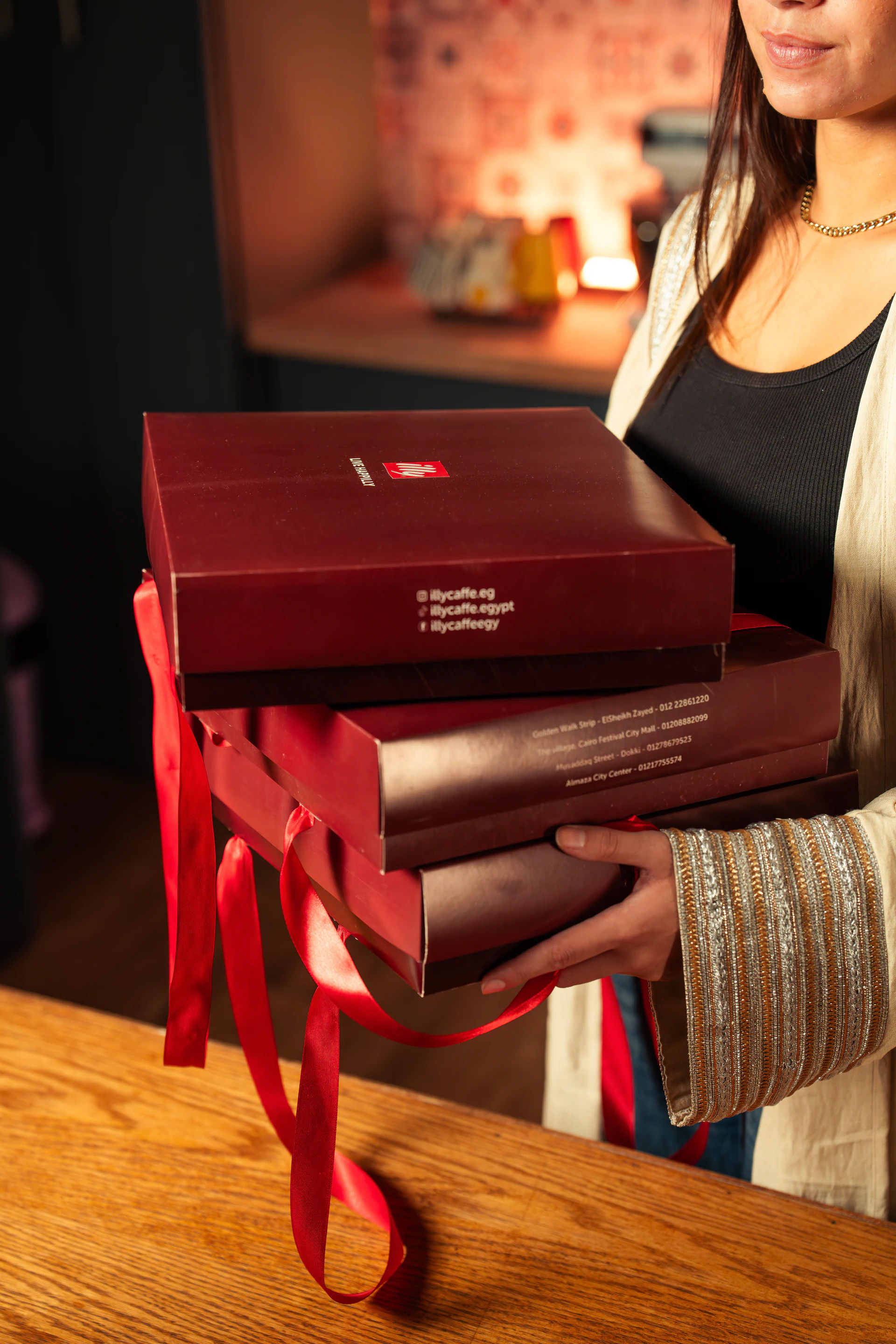 Guest carrying stacked illymisu Grande Ramadan boxes